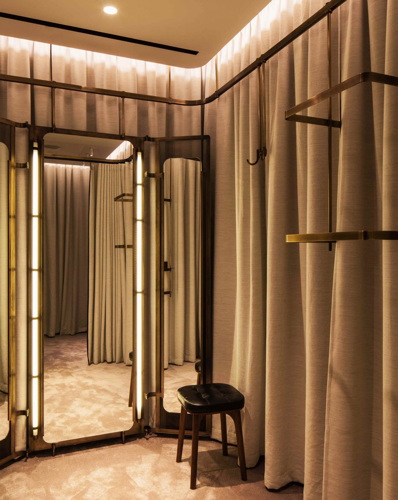Integrated Retail Lighting Elegant Stylish Fitting Room Mirrors Curtains Studio N
